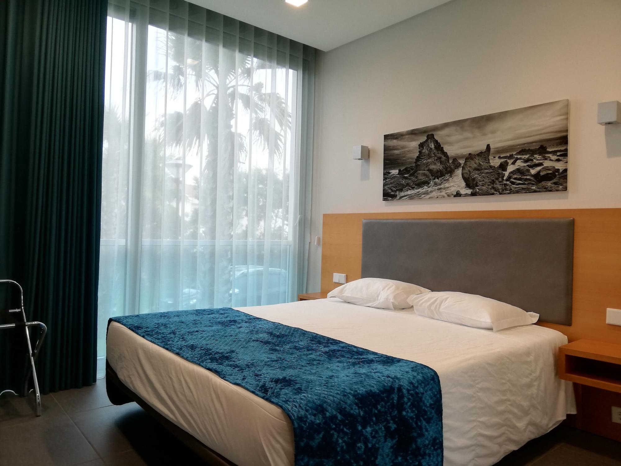 Whalesbay Hotel Apartamentos Capelas Extérieur photo